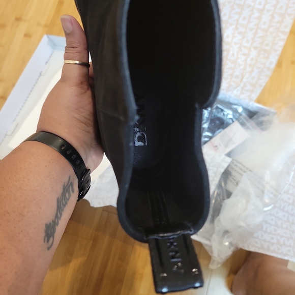 DKNY Women's Telsi Platform Bootie Size 11 - Picture 4 of 6